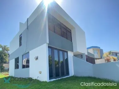 MOVE IN READY COZY HOUSE. Available