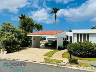 The complex has a Club House