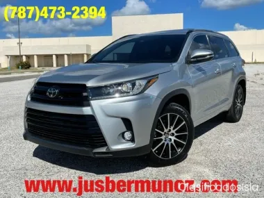 TOYOTA HIGHLANDER SE ! MAJESTUOSA!
