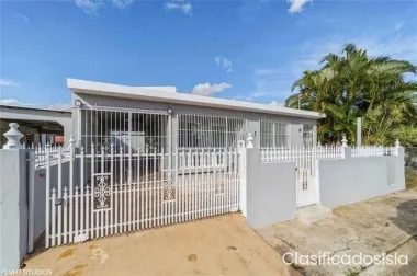 851 Clavel St, Guayama, PR 00784