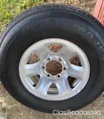 Se Venden 3 gomas y 4 aros 4Runner