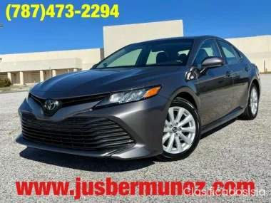 TOYOTA CAMRY LE SOLO 1,100 MILLAS