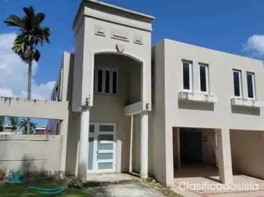 Unifamiliar, dos pisos, tres habita