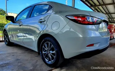 Toyota Yaris Sedan LE