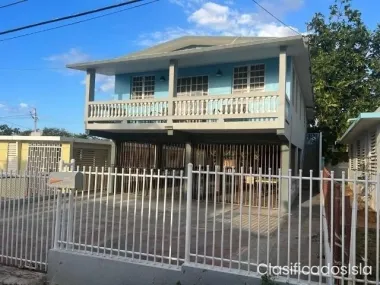 2 Beds 2 Baths Parking 2 mins from the beach. -Fully furnish