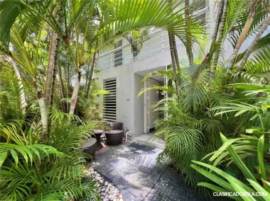 Charming garden townhouse