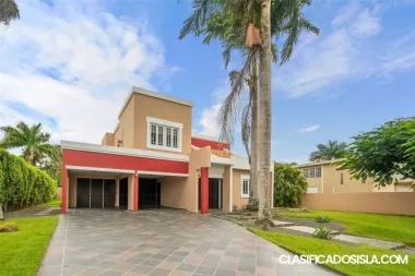 Esta encantadora casa hecha a medida de 3 dormitorios y 2,5 