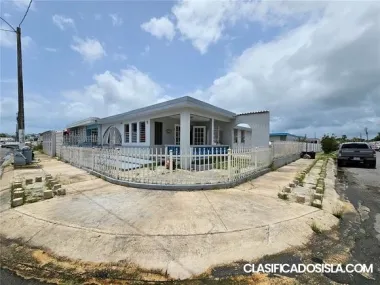 Esta cautivadora casa ofrece un lugar para residir.