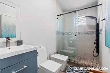 Propiedad de casa completamente renovada disponible 