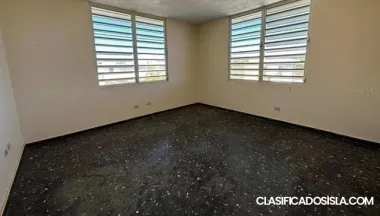 4 habitaciones y 2 baños disponible