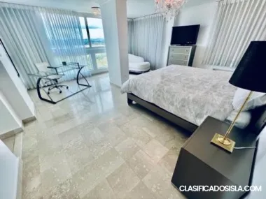 Acaba de aparecer en la playa