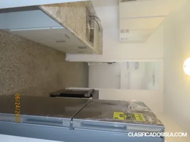 Apartamento remodelado, 2/1, pkg.