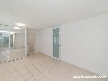 Tiene 3 dormitorios, 2 baños.