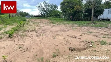 Bo Arenales Altos, Solar en Isabela