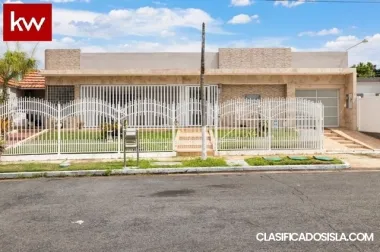 URB. GOLDEN HILLS, CASA EN TRUJILLO