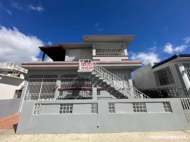 Cozy 2 bedroom, 1bath home with loads