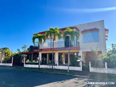 Cómoda propiedad cerca de todo en Cabo Rojo 