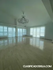 Se alquila hermosa casa familiar.