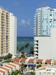 un dormitorio cerca de la playa