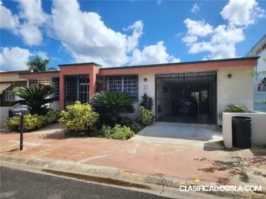 Paseo Magdalena St. Levittown Lakes