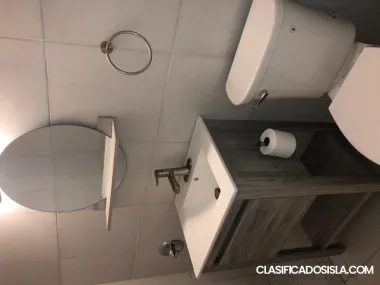 Amplio y fresco apto, remodelado.