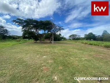 Terreno en Bo. Garochales