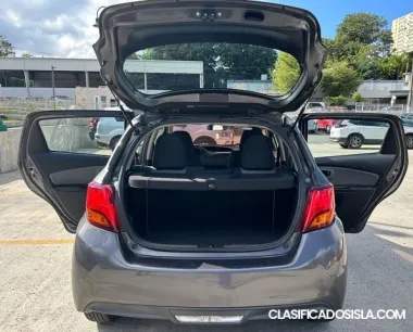 Toyota Yaris 2015-poco millaje