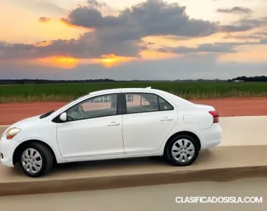 Toyota Yaris en muy buenas condicio