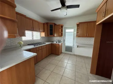 4 dormitorios y 3 baños Camino Los Marquez