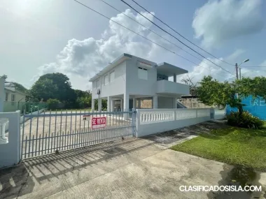 Los Bajos, Casa Familiar