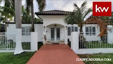 Urb. Santa Rosa, Casa en Isabela