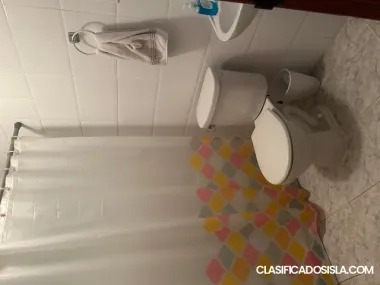 Rento amplio cuarto/baño designado