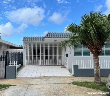 Urb. Santa Isidra 2, Calle Sur Casa #5 Fajardo, PR 00738