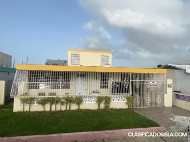 Casa 4 Cuartos 3 Baños en Levittown