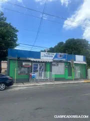 Calle Santos P. Amadeo, en el Pueblo de Salinas