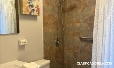 amueblado un dormitorio un baño