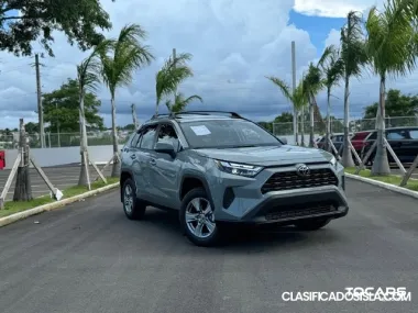 Toyota RAV4 XLE 2024
