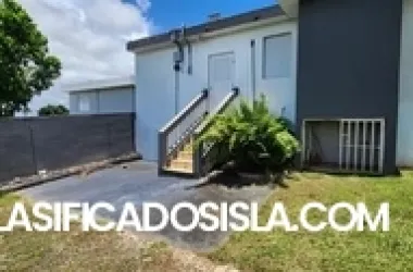 Esta espaciosa propiedad cuenta con 4 dormitorios grandes.