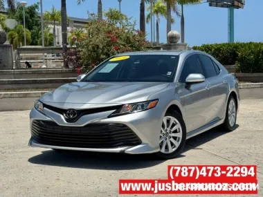 TOYOTA CAMRY LE,SOLO 8 MIL MILLAS