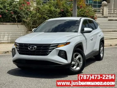 HYUNDAI TUCSON 2.5 L,20,800 MILLAS