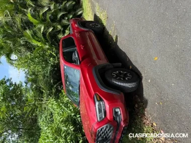 3. Toyota Tacoma 2021 — Pickup Roja