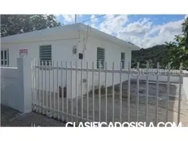 This spacious house with 2548 sq/ft features 5 bedrooms, 3 b