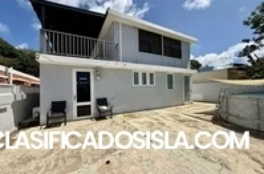 Esta espaciosa casa de dos unidades en Fajardo se encuentra 