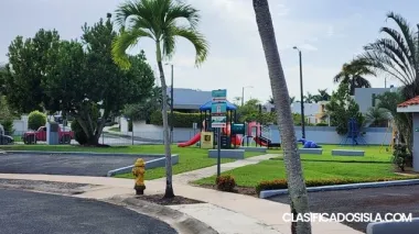 Hermosa casa de 2 pisos, 4H,2.5B,