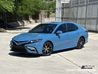 Toyota Camry SE 2023