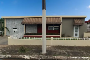 218 Los Alpes St Ext. El Comandante Carolina, PR 00982