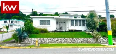 Urb. Stella, Casa en Guayanilla