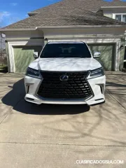 Lexus LX 570 de tres filas de asientos, año 2021 