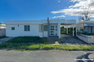 AMPLIA Y BONITA CASA CON PATIO EN ALQUILER