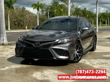 TOYOTA CAMRY SE ,  !SUN ROOF !WOW!